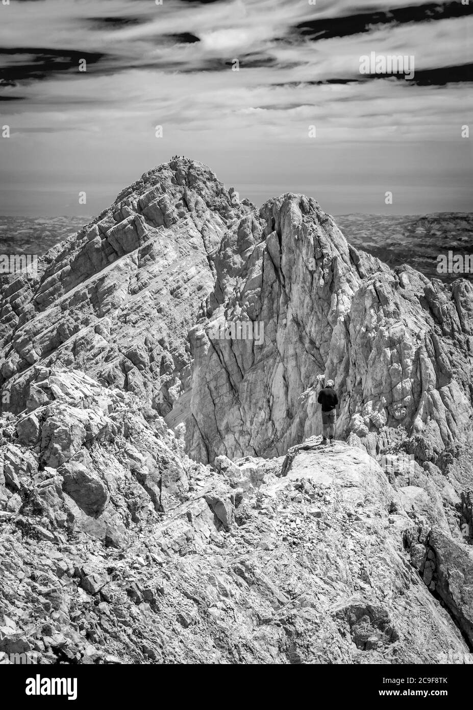 Gran Sasso (Italien) - der Berggipfel von Mittelitalien, Abruzzen Region, mit Wanderern, die Trekking in großer Höhe üben Stockfoto