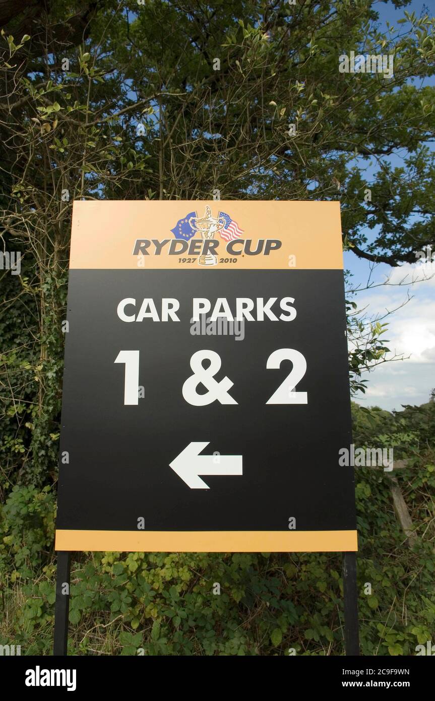 Schilder für das Ryder Cup Golfturnier vor dem Celtic Manor Resort in Newport, Großbritannien, wo der Wettbewerb 2010 stattfand. Stockfoto
