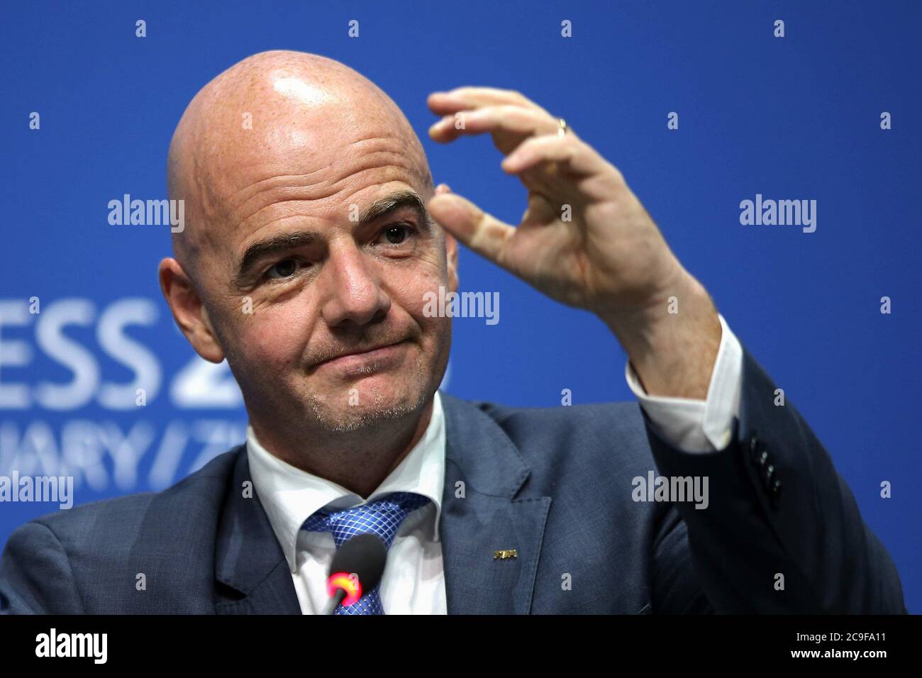 firo: Fuvuball, Fußball: 26.02.2016 außergewöhnlicher FIFA-Kongress, Wahl des neuen FIFA-Präsidenten, Abstimmung, FIFA-Kongress 2016, Gianni Infantino (Schweiz), neuer FIFA-Präsident, Halbfigur, Geste, Freude, erste Pressekonferenz, weltweite Nutzung Stockfoto