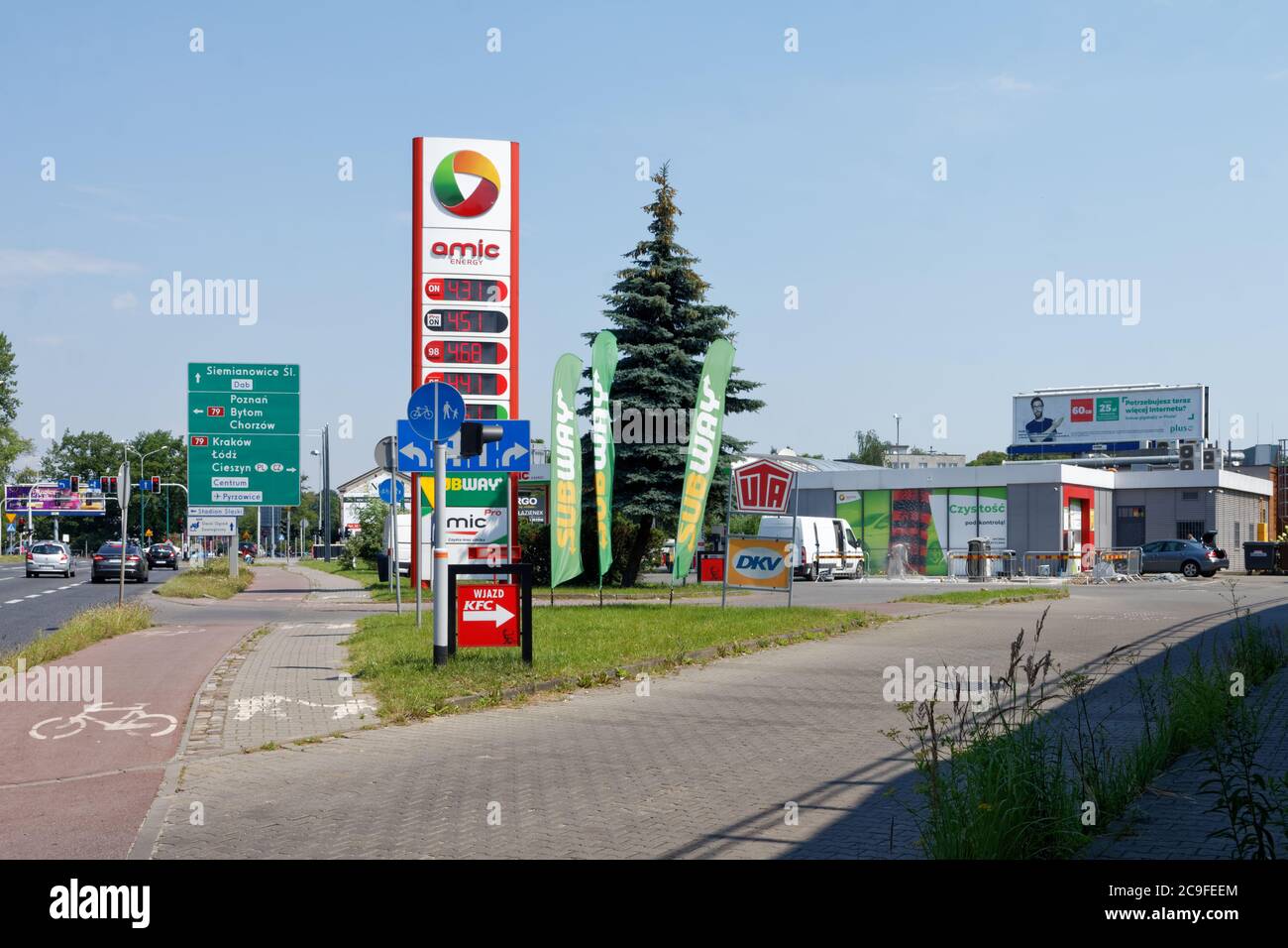 Amic Petrosll Station mit U-Bahn, KFC und Autowaschanlage Stockfoto