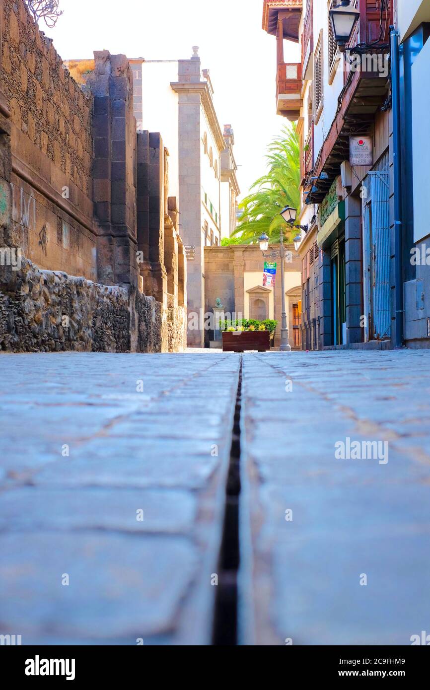 Alte europäische Stadtstraße in Perspektive. Stockfoto