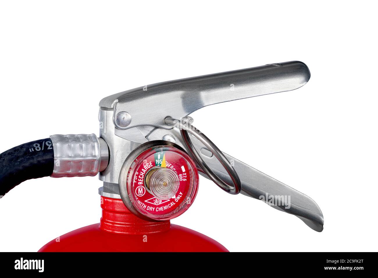 Ein klassisches rotes Feuerlöscherventil isoliert auf weißem Hintergrund für den Einsatz als Designelement oder Sicherheitsinferenz für Heim- und Geschäftsschutz. Stockfoto