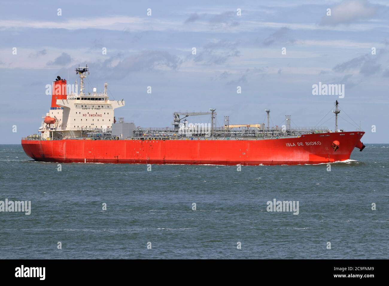 Der Tanker Isla de Bioko wird am 3. Juli 2020 den Hafen von Rotterdam erreichen. Stockfoto