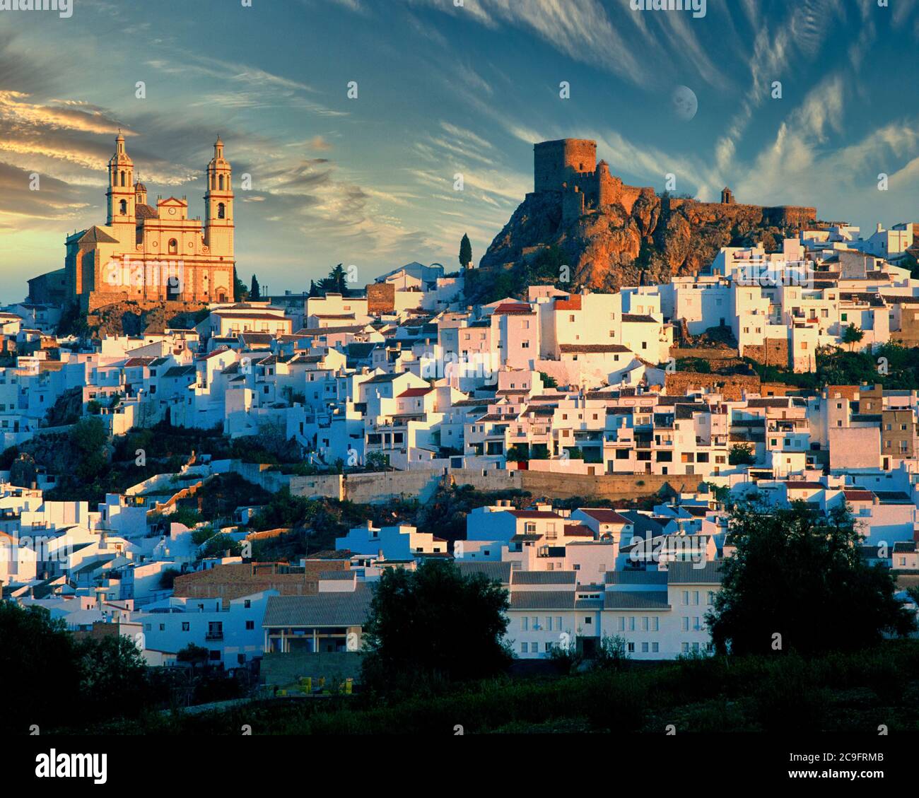 Es - ANDALUSIEN: Weiße Stadt Olvera in der Provinz Cádiz Stockfoto