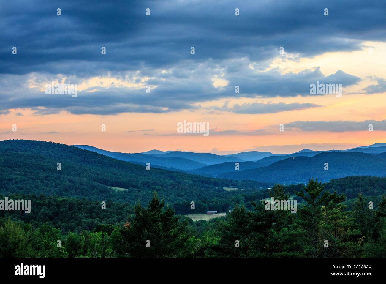 Sonnenuntergang über Vermont's Green Mountains in der Nähe von Woodstock, Vermont. Stockfoto