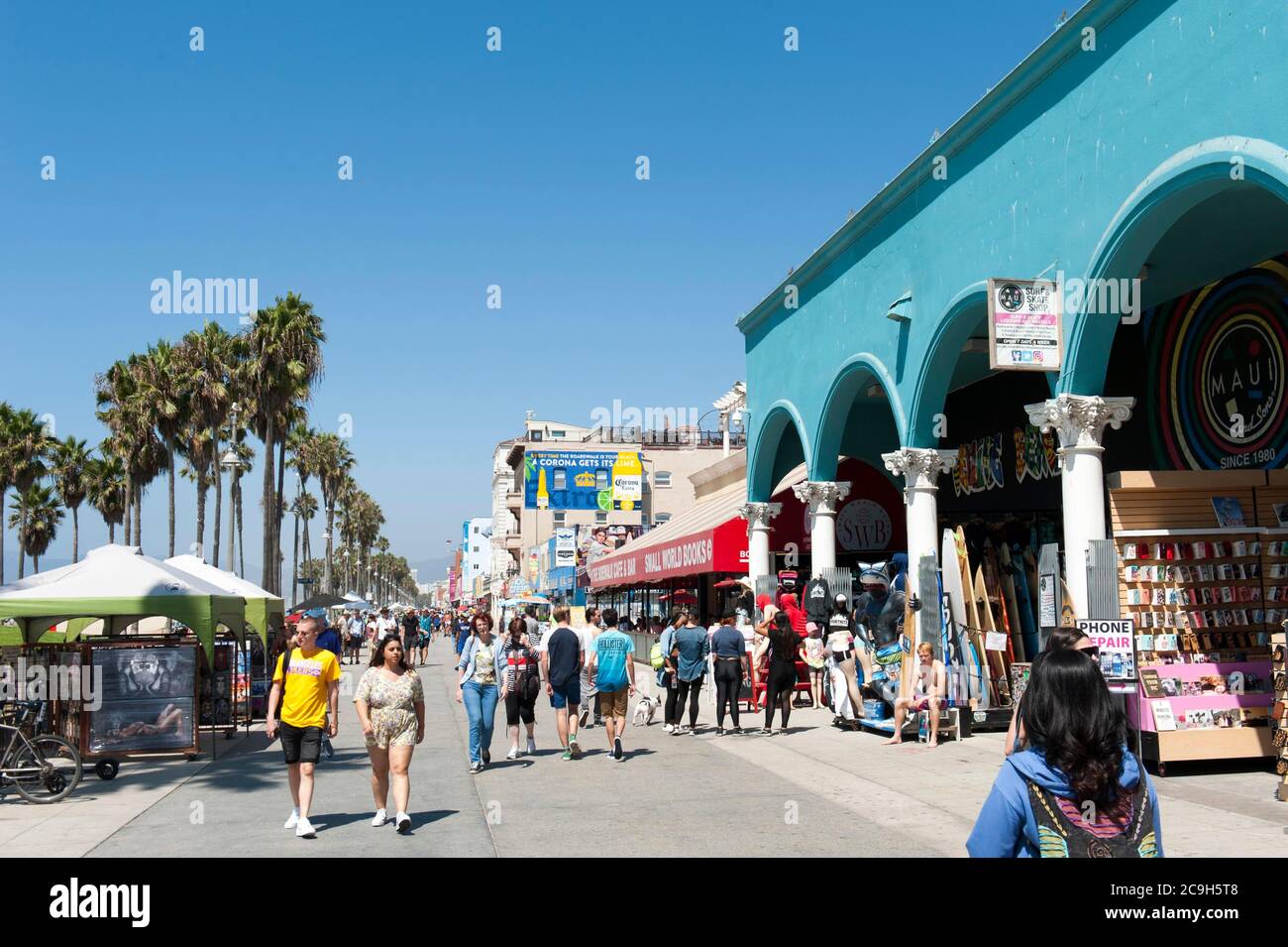 Boardwalk mit Arkaden, Kinderwagen, Venedig, Los Angeles, Kalifornien, USA Stockfoto
