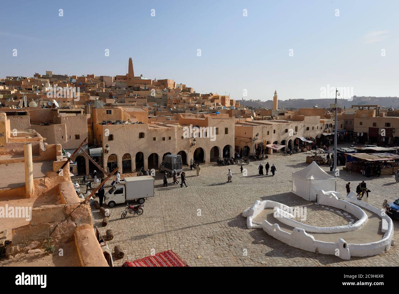 GHARDAIA, ALGERIEN. M' ZAB OASE, HÜGELSTADT DES mozabitischen Stammes der Ibadi Religion. Stockfoto