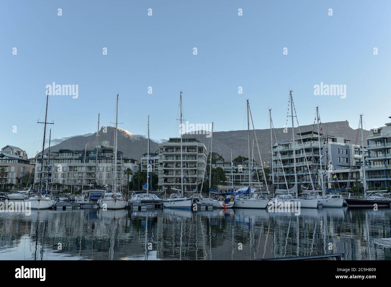 Victoria Alfred Waterfront mit Tafelberg im Hintergrund, Kapstadt, Südafrika Stockfoto