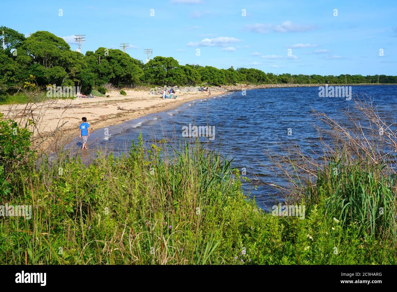 SANDY HOOK, NK –16 JUL 2020- Landschaftsansicht des Strandes an der Sandy Hook Bay im Gateway National Recreation Area, Sandy Hook, New Jersey, United Stockfoto