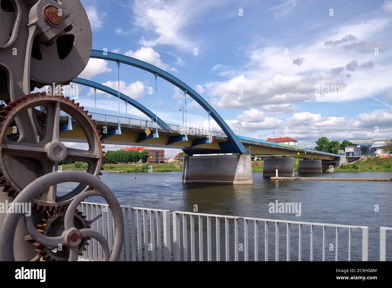 Panorama der deutschen und polnischen Grenzbrücke in Frankfurt an der oder und Unterlice, Deutschland Stockfoto