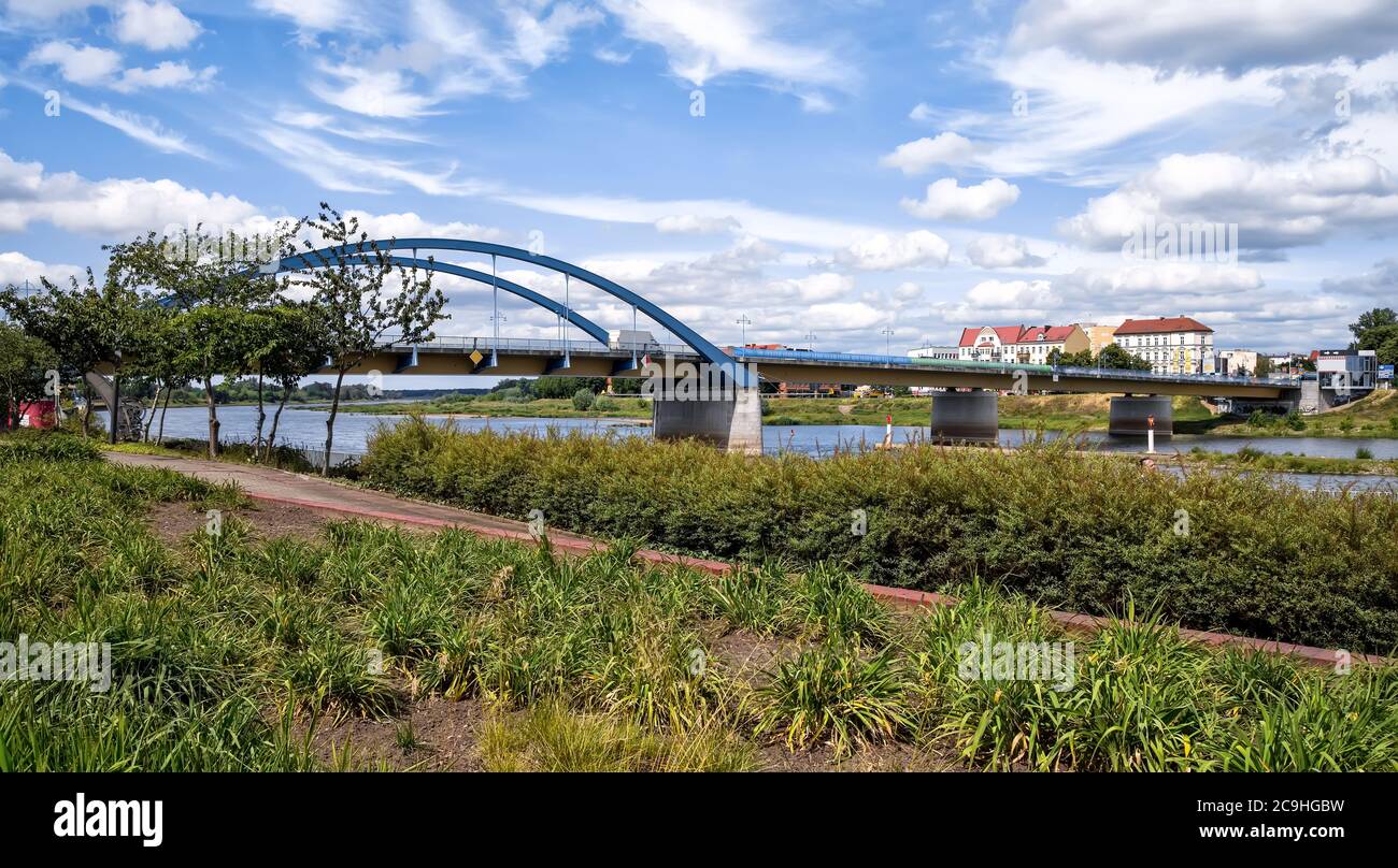 Panorama der deutschen und polnischen Grenzbrücke in Frankfurt an der oder und Unterlice, Deutschland Stockfoto