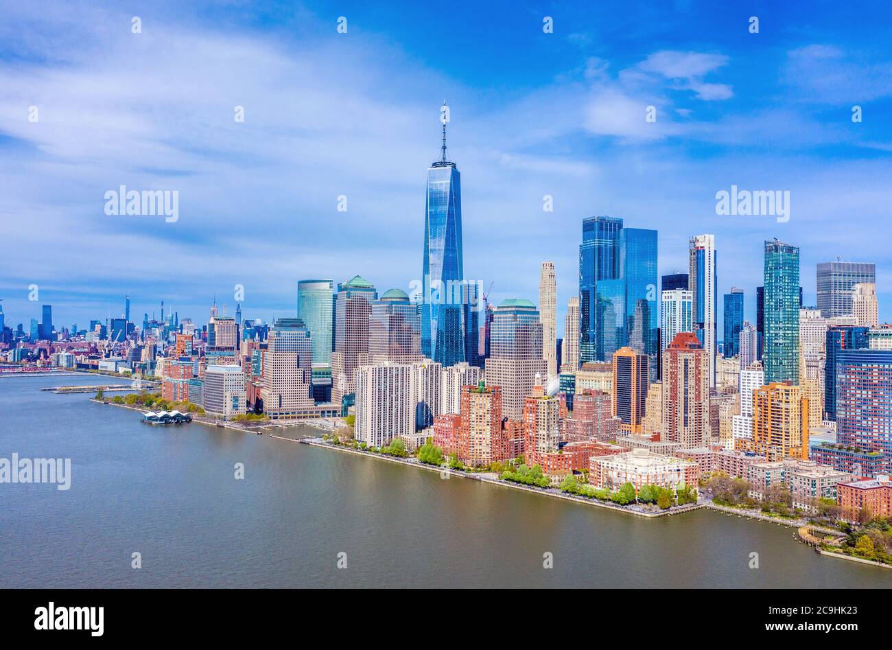 Luftaufnahme der Skyline von Manhattan vom Hudson River in der Nähe des Liberty State Park in New Jersey Stockfoto