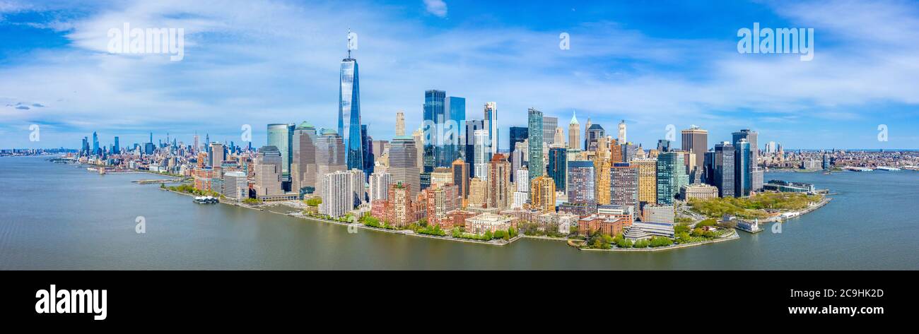 Luftaufnahme der Skyline von Manhattan vom Hudson River in der Nähe des Liberty State Park in New Jersey Stockfoto