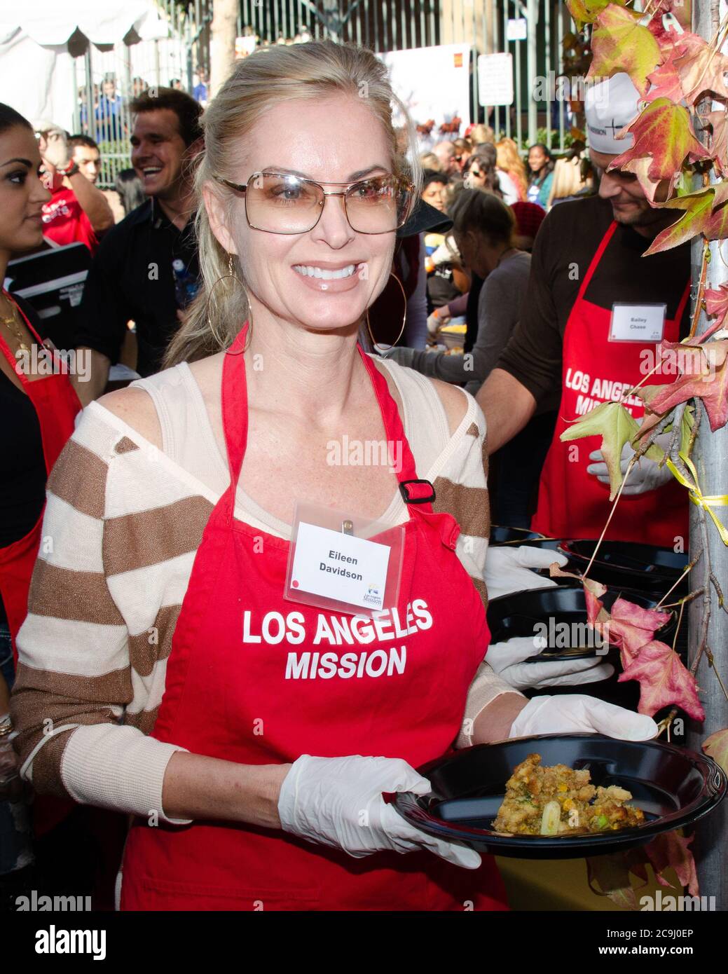 21. November 2012, Los Angeles, Kalifornien, USA: Eileen Davidson besucht das Los Angeles Mission Thanksgiving Dinner in der Los Angeles Mission. (Bild: © Billy Bennight/ZUMA Wire) Stockfoto