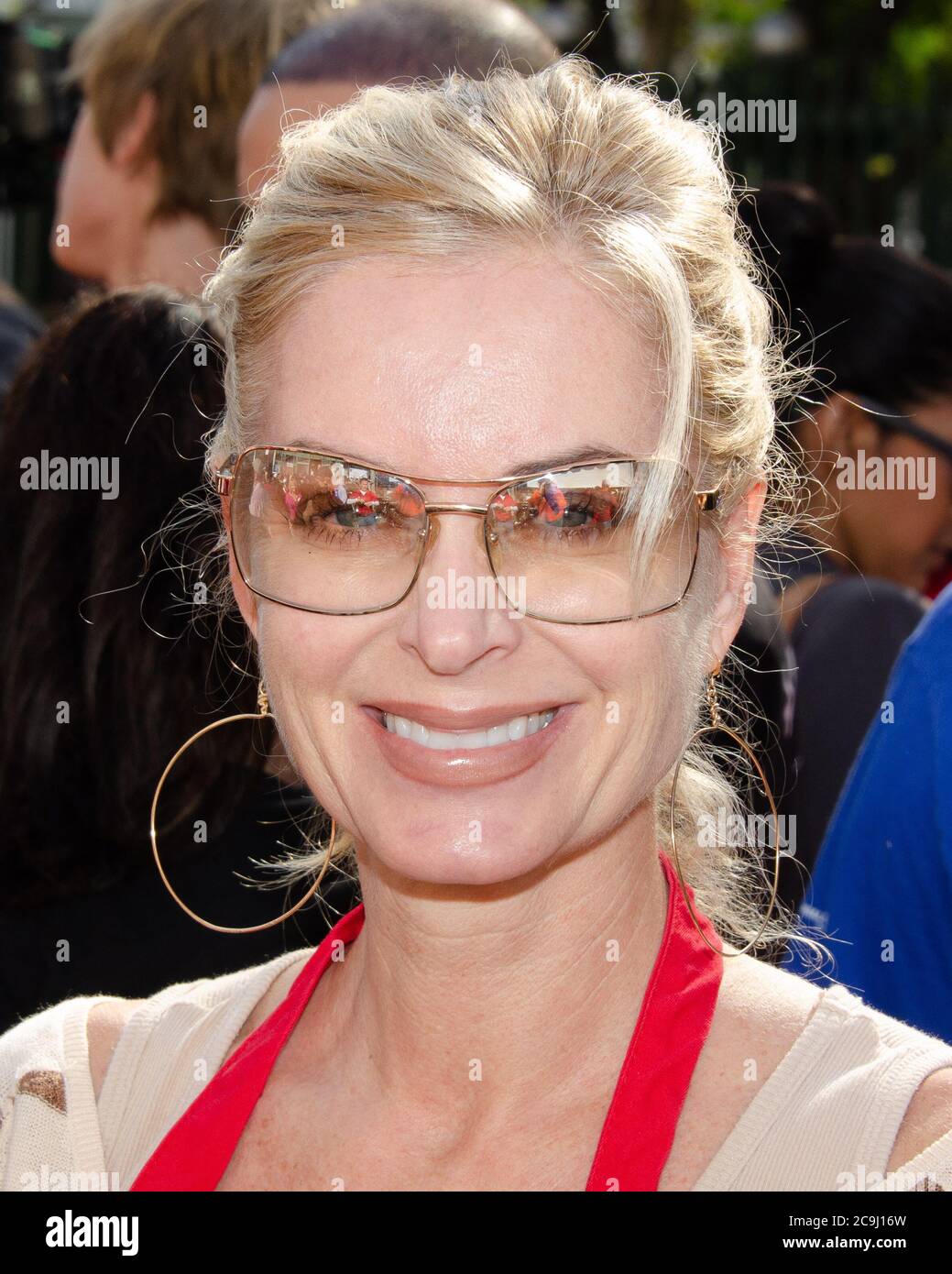 21. November 2012, Los Angeles, Kalifornien, USA: Eileen Davidson besucht das Los Angeles Mission Thanksgiving Dinner in der Los Angeles Mission. (Bild: © Billy Bennight/ZUMA Wire) Stockfoto