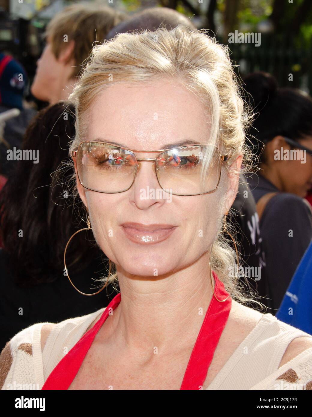 21. November 2012, Los Angeles, Kalifornien, USA: Eileen Davidson besucht das Los Angeles Mission Thanksgiving Dinner in der Los Angeles Mission. (Bild: © Billy Bennight/ZUMA Wire) Stockfoto