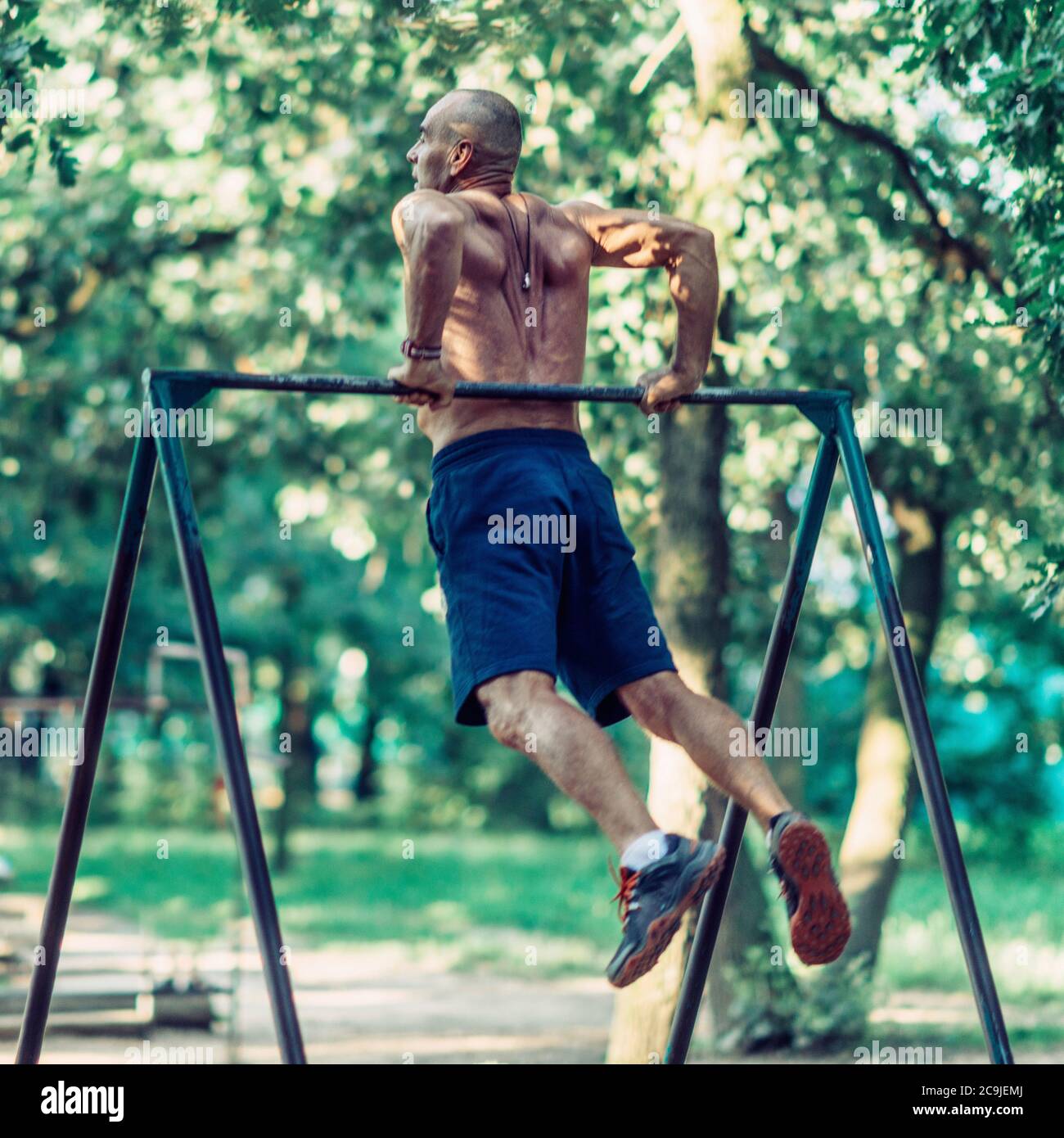 Fit Senior Mann Training in einem Park. Stockfoto