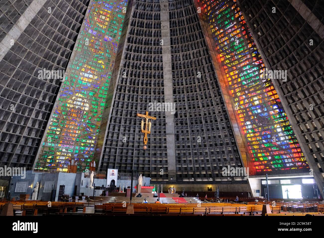 Brasilien Rio de Janeiro - Metropolitan Cathedral of Saint Sebastian - Catedral Metropolitana de Sao Sebastiao interior Stockfoto