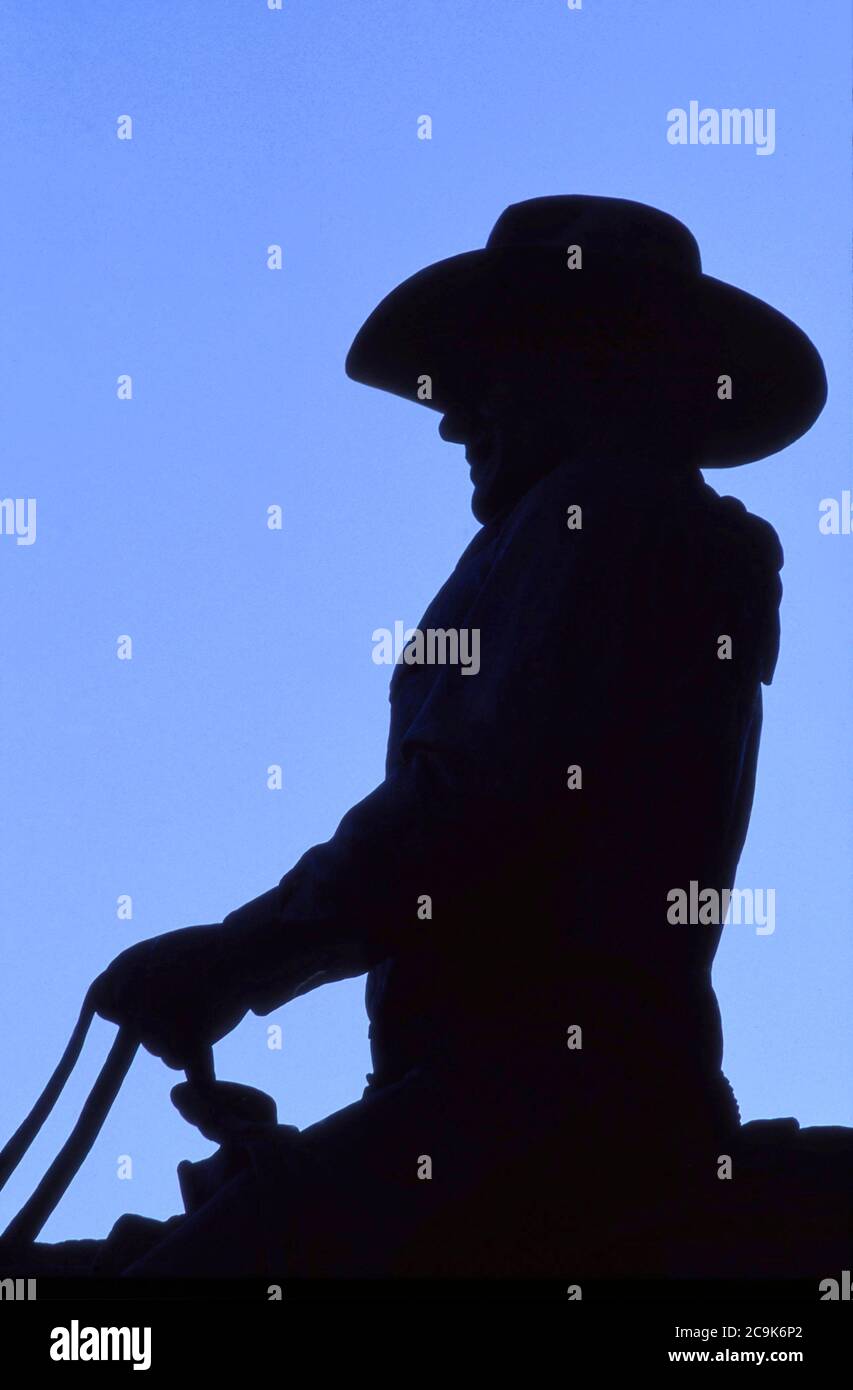 Statue der Cowboy-Schauspiellegende John Wayne vor der Bank in Beverly Hills, CA Stockfoto