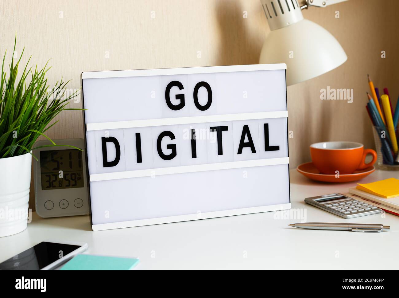 Go digital und online concepts.New Trend mit Social Network.Disruption of Business Situation. Stockfoto
