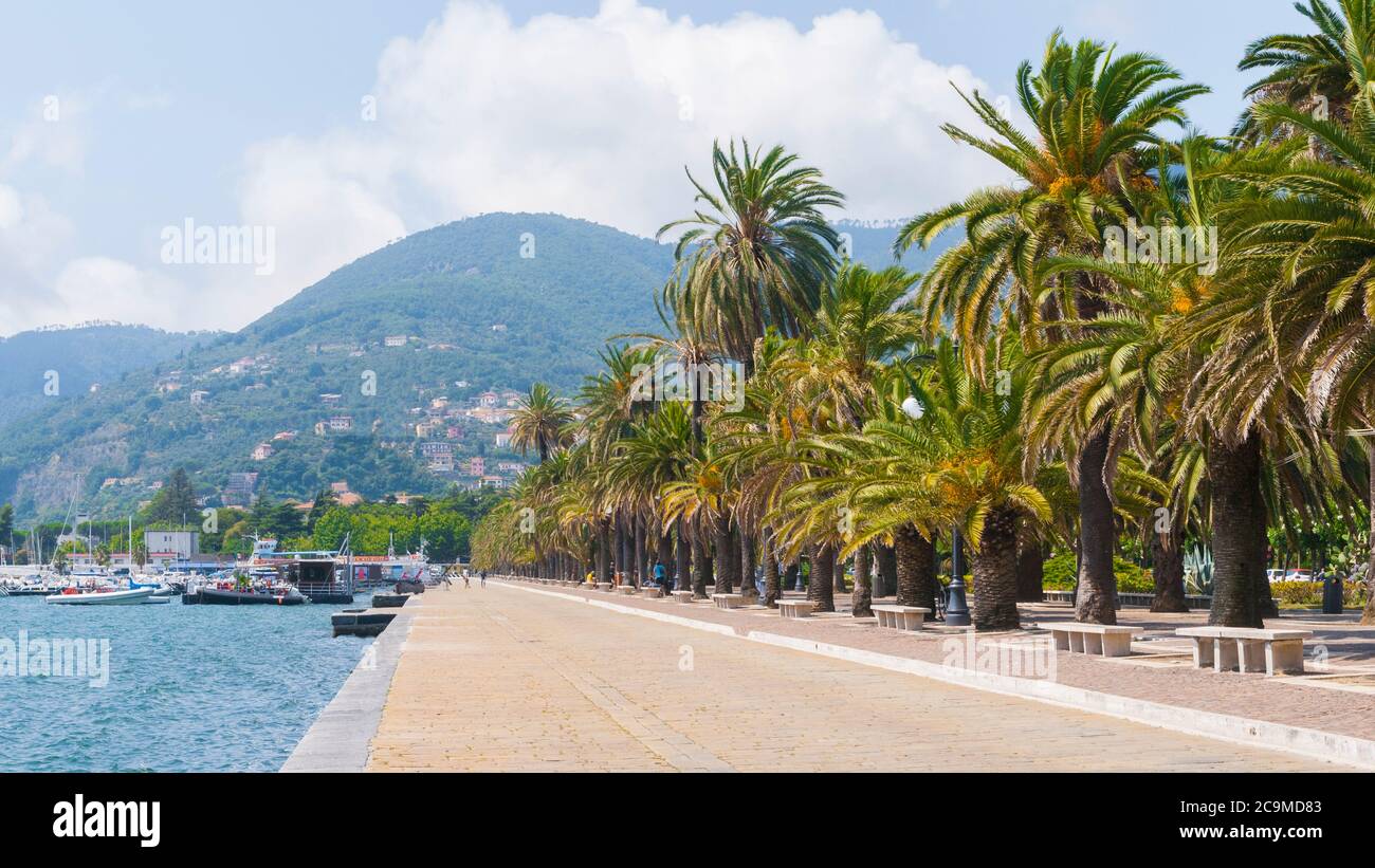 Blick auf La Spezia: Der Costantino Morin Walk und der Thaon di Revel Kai Stockfoto