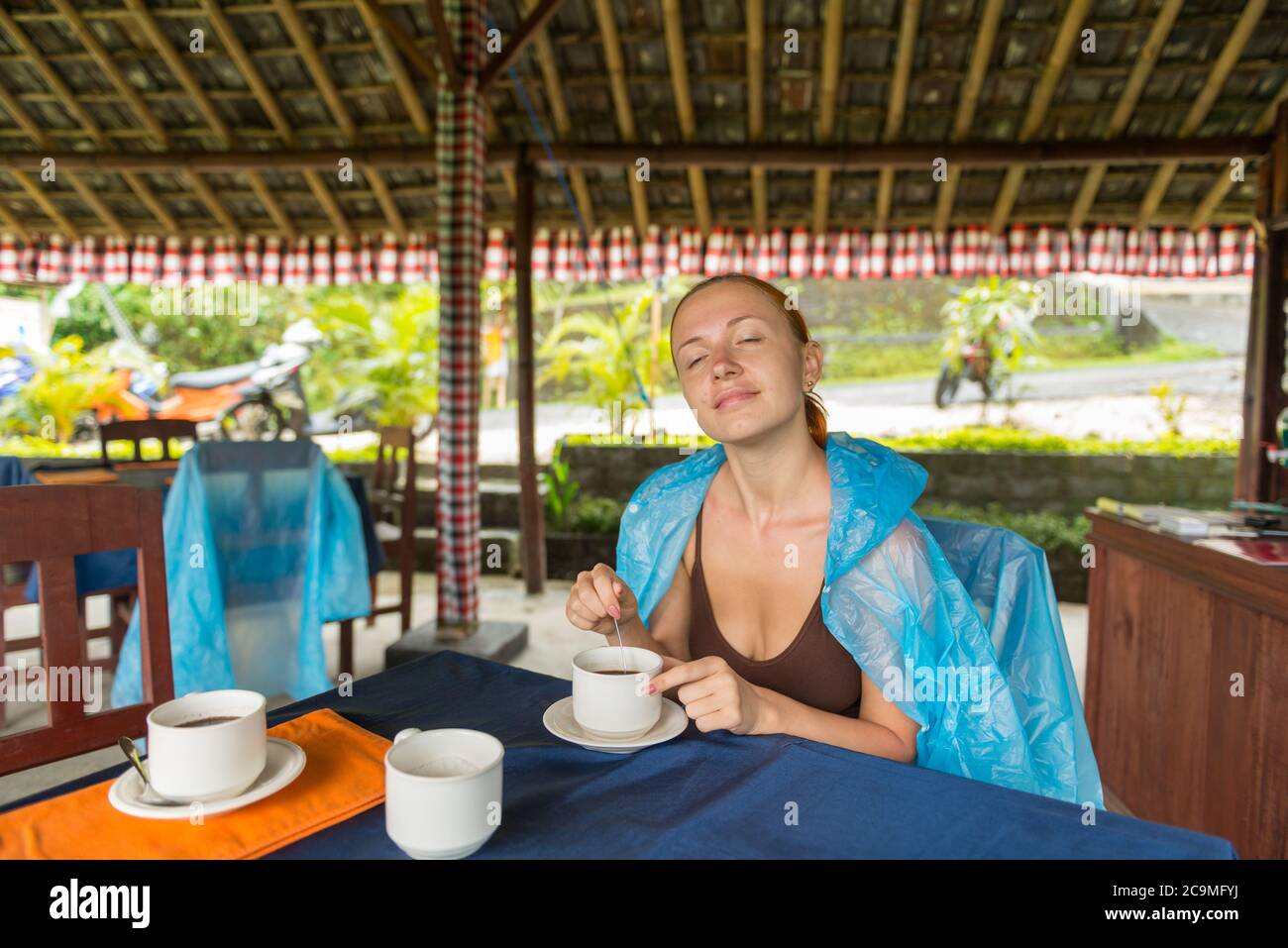 Tourist im Café in Jatiluwih Stockfoto