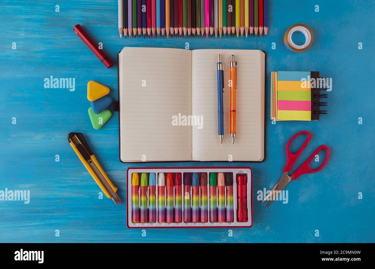 Schulbedarf, Werkzeuge und Zubehör für Schüler. Stockfoto