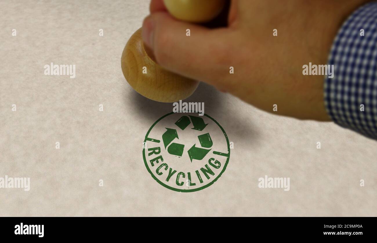 Recycling Stempel und Stempelhand. Recycling-Symbol, Pfeile, recycelbare Materialien, Umweltschutz und Erde sicher Konzept. Stockfoto