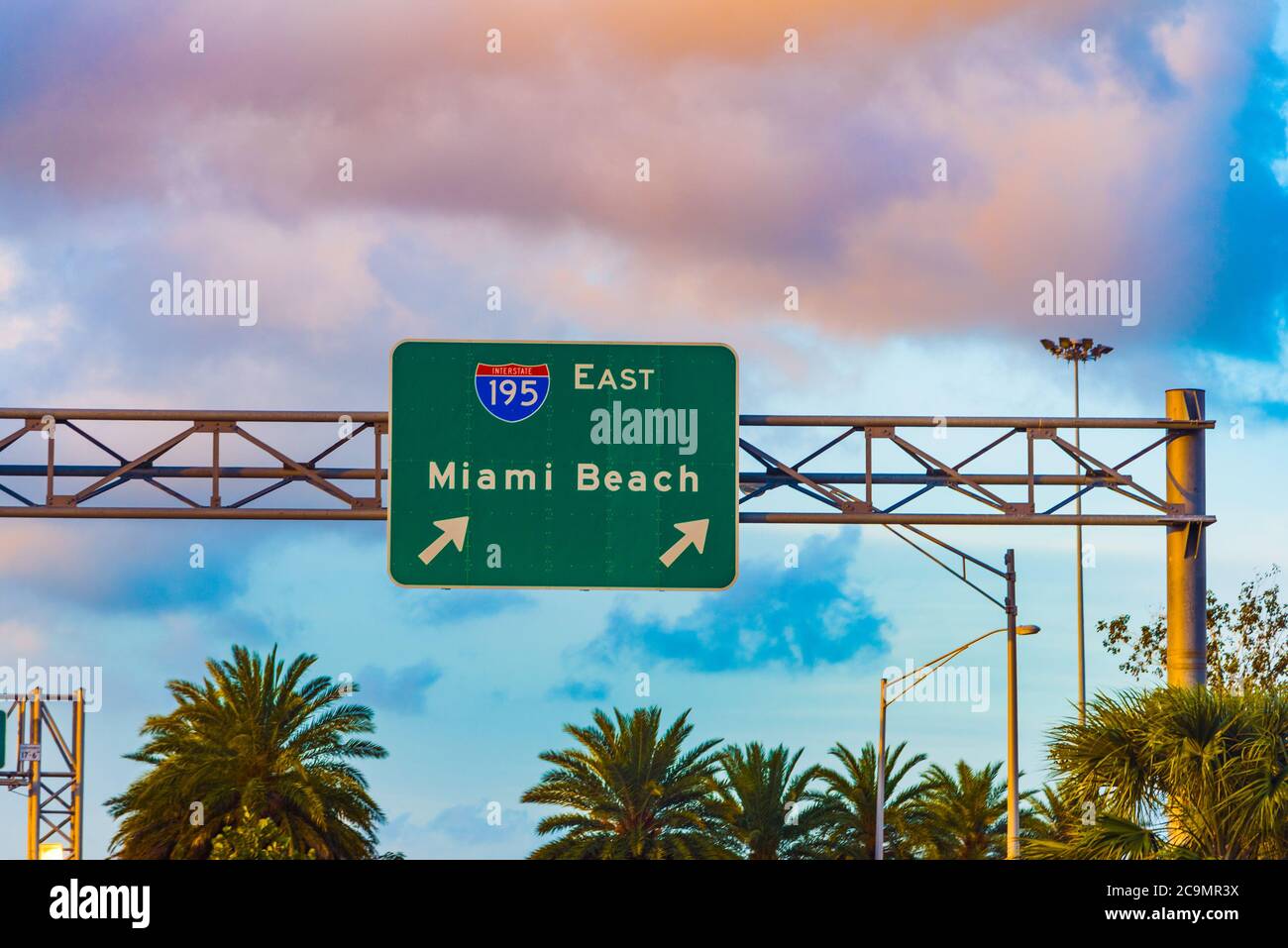 Ausfahrt Miami Beach auf der Autobahn 195. Südflorida, USA
