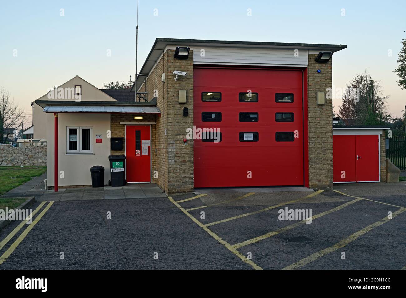 Die Feuerwache im Basildon District an der Nevendon Road, Wickford, Essex. Stockfoto
