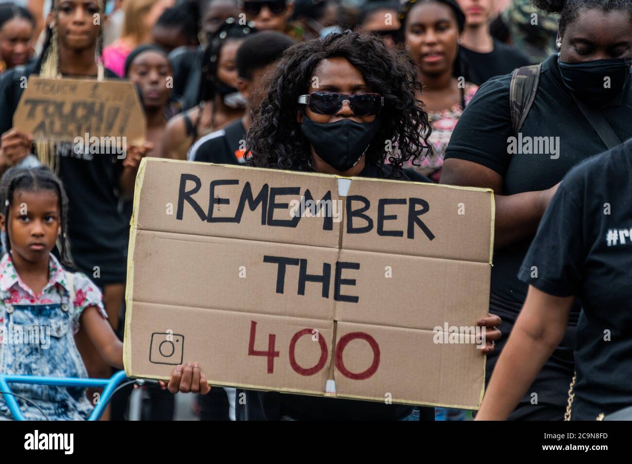 London, Großbritannien. August 2020. Black Live Matter marsch von Clapham Common (angeführt von Iman, der Forever Family Force und den Slow Boys, auf Motorrädern) zur Stop the Maangamizi: Afrikan Emancipation Day Reparations Rebellion. Sie zielen darauf ab, Brixton zu sperren, weil "WIR/sie nicht gehört werden" in ihrer Forderung an die britische Regierung, die parlamentarische Untersuchungskommission für Wahrheit und Reparatorische Gerechtigkeit zu gründen. Kredit: Guy Bell/Alamy Live Nachrichten Stockfoto