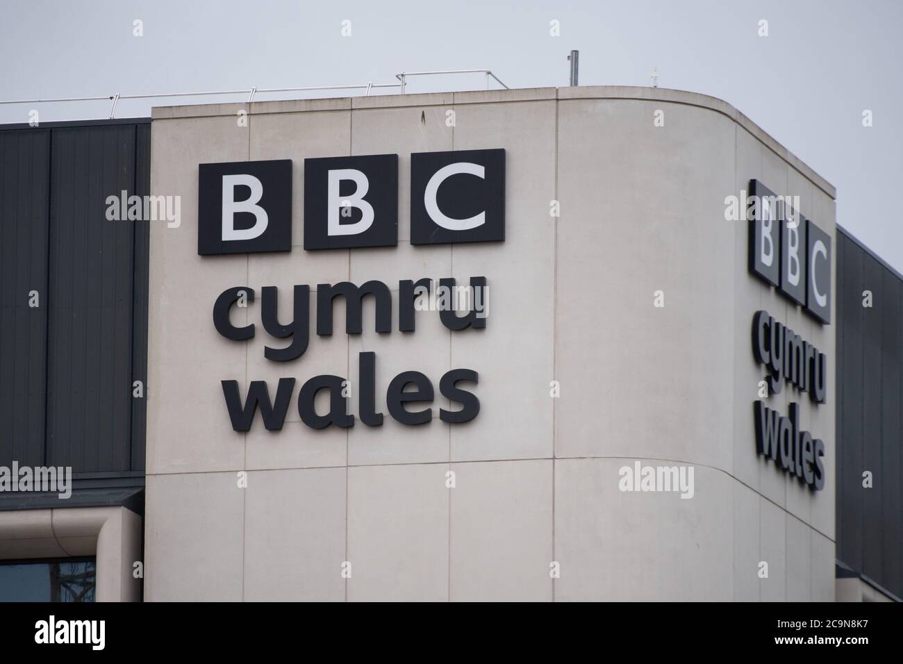 Nahaufnahme des BBC Cymru Wales-Gebäudes in Cardiff, Wales, Vereinigtes Königreich. Stockfoto