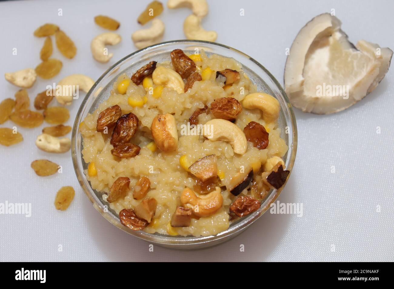 Eine traditionelle und beliebte Süßigkeit, die am Festtag von Pongal oder Sankranti hergestellt wird. Stockfoto