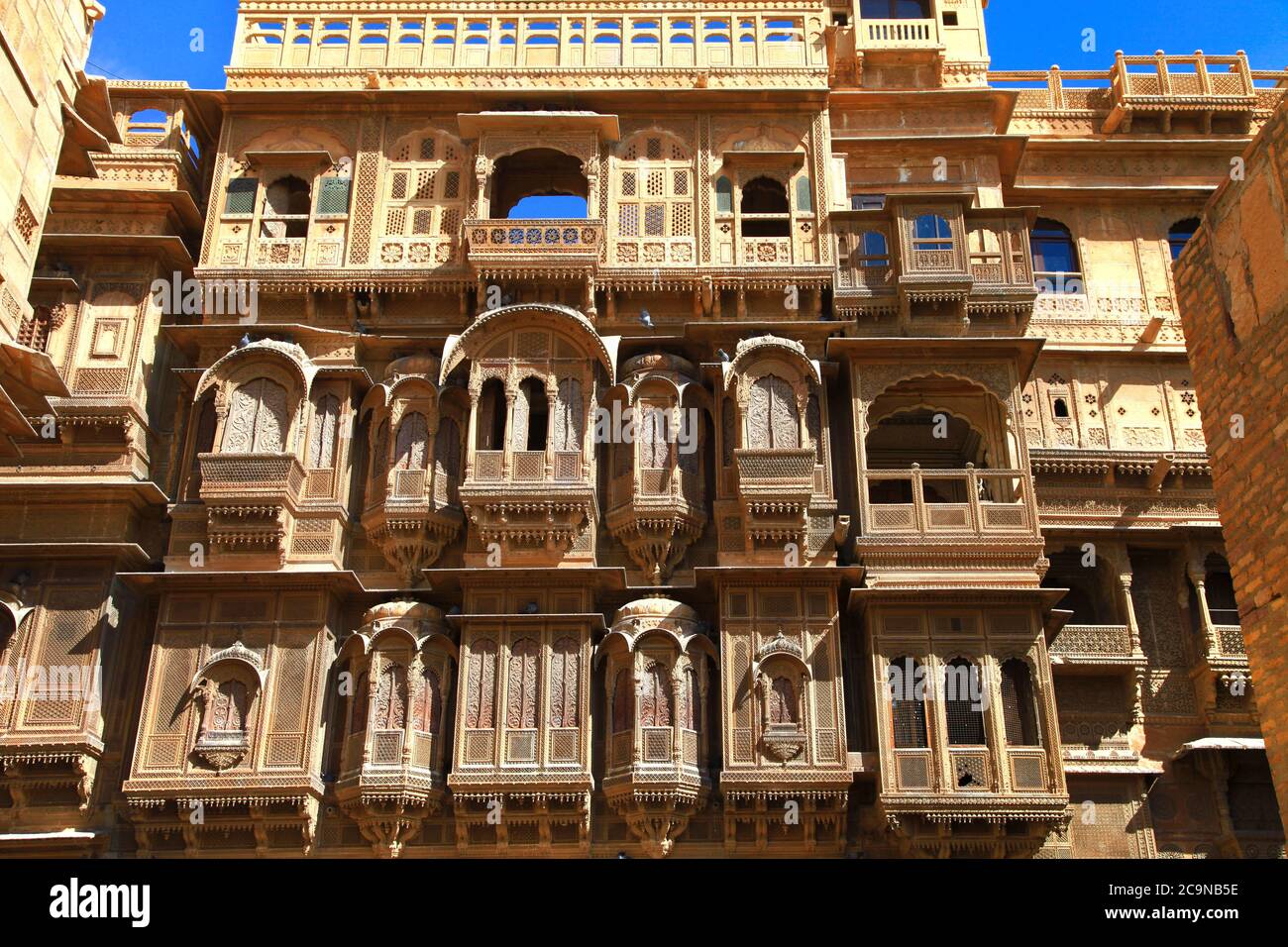 Golden City of India - wunderbare Jaisalmer mit geschnitzten traditionellen Gebäuden Stockfoto