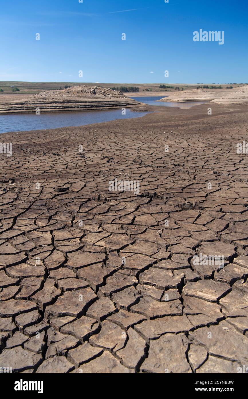 Selset Reservoir, Middleton in Teesdale, Co. Durham mit sehr niedrigem Wasserstand. Es wurde 1960 erbaut und liefert Teesdale und Teeside. Stockfoto