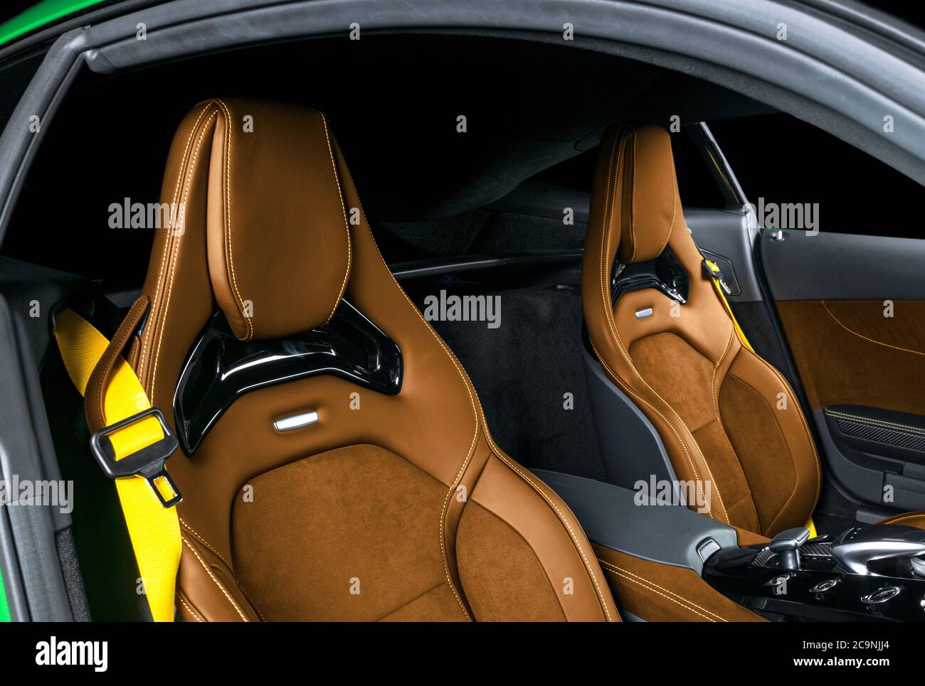 Moderne innenausstattung von premium-auto mit ledersitzen fototapete •  fototapeten Innenräume, Lenkrad, Panel