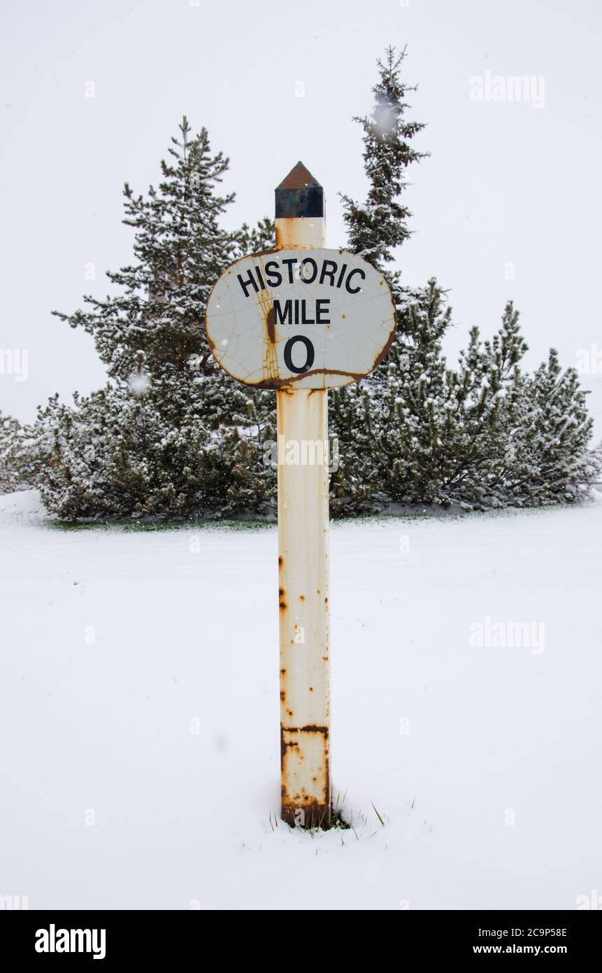 Das historische Mile Zero-Zeichen des Alaskan Highway in Dawson Creek, British Columbia, Kanada Stockfoto
