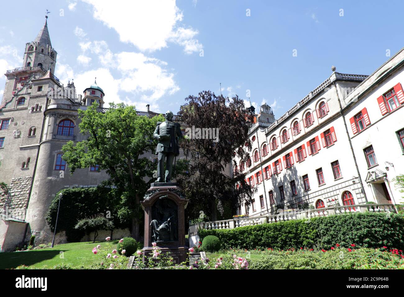 Denkmal des Fürsten Karl Anton von Hohenzollern vor Schloss Sigmaringen, Baden-Württemberg, Deutschland Stockfoto