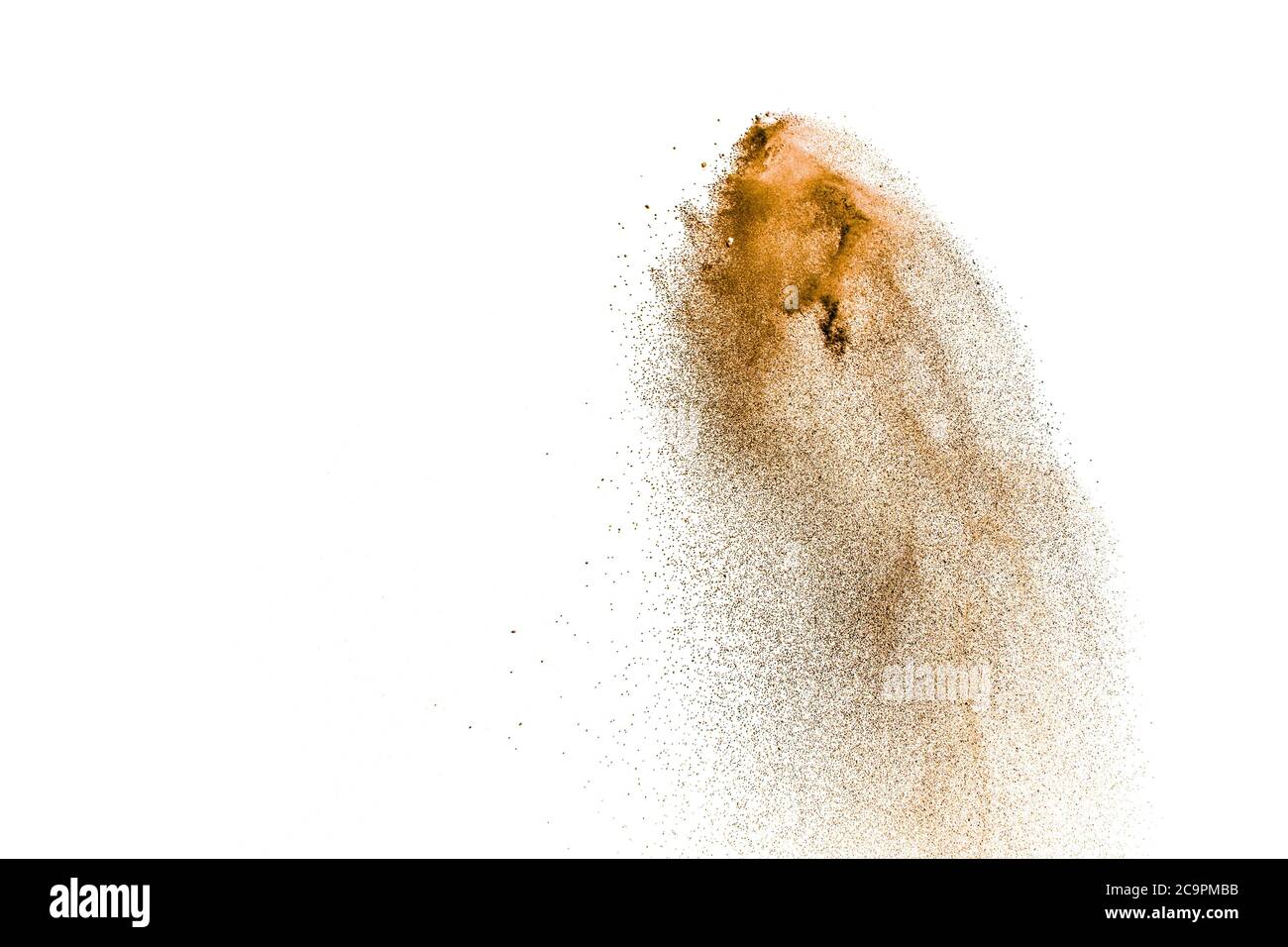 Braun trockenen Sand Explosion auf weißem Hintergrund. Abstrakte Sand spritzt. Stockfoto