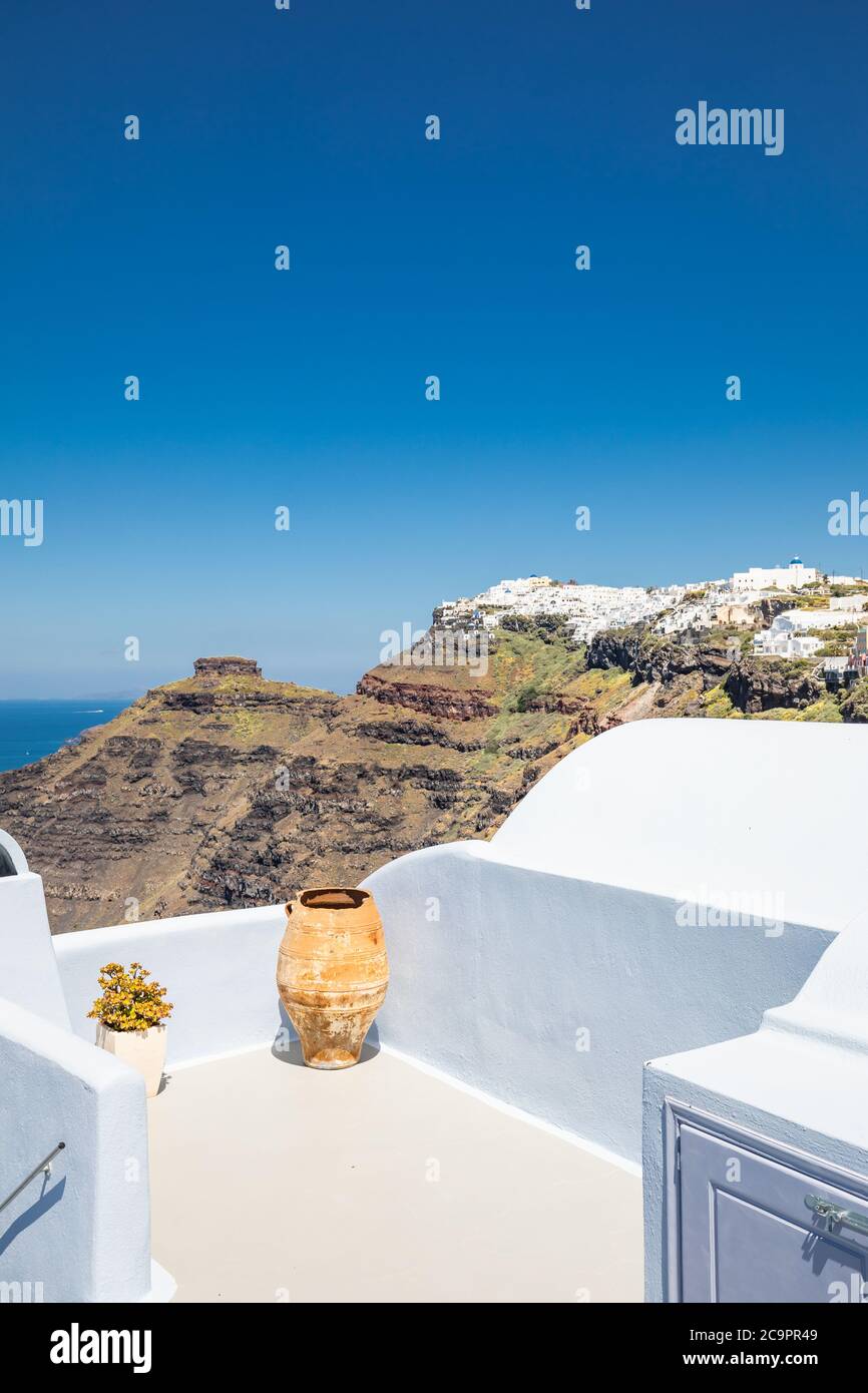 Atemberaubende Panoramalandschaft, Luxusurlaub Santorini Insel. Stockfoto