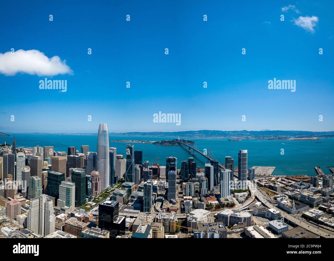 San Francisco Stadtbild an einem sonnigen Tag mit Bucht Brücke sichtbar Stockfoto