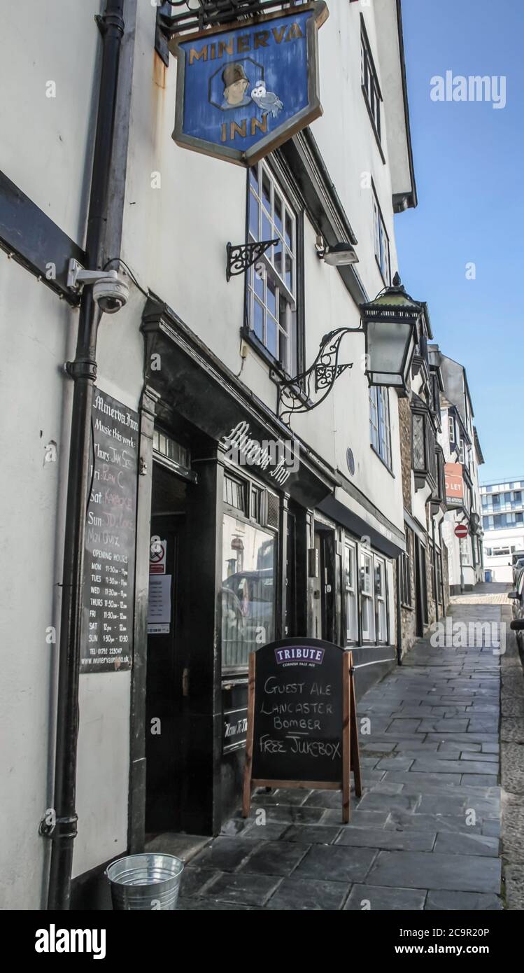 Das Minerva Inn in der historischen Looe Street ist Plymouth ältestes