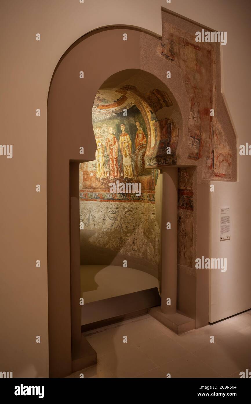 Gemälde von Pedret aus dem 11.-12. Jahrhundert in mittelalterliche romanische Kunstausstellung im Nationalen Kunstmuseum von Katalonien (Museu Nacional d'Art de Catalu Stockfoto