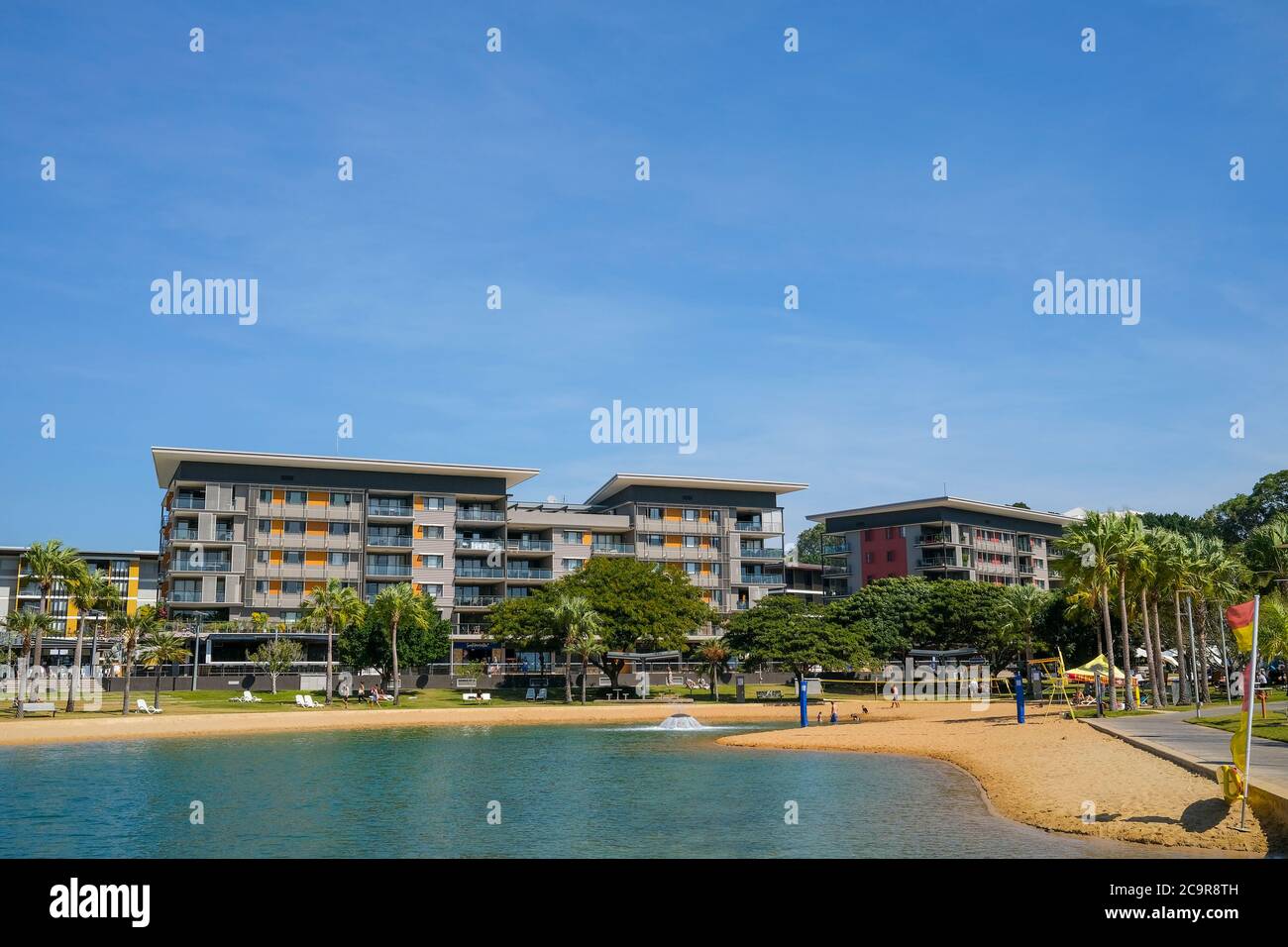Darwins einzige von Menschen gemachte Strandlagune, die Recreation Lagoon, an der Darwin Waterfront in Darwin, Northern Territory, Australien Stockfoto