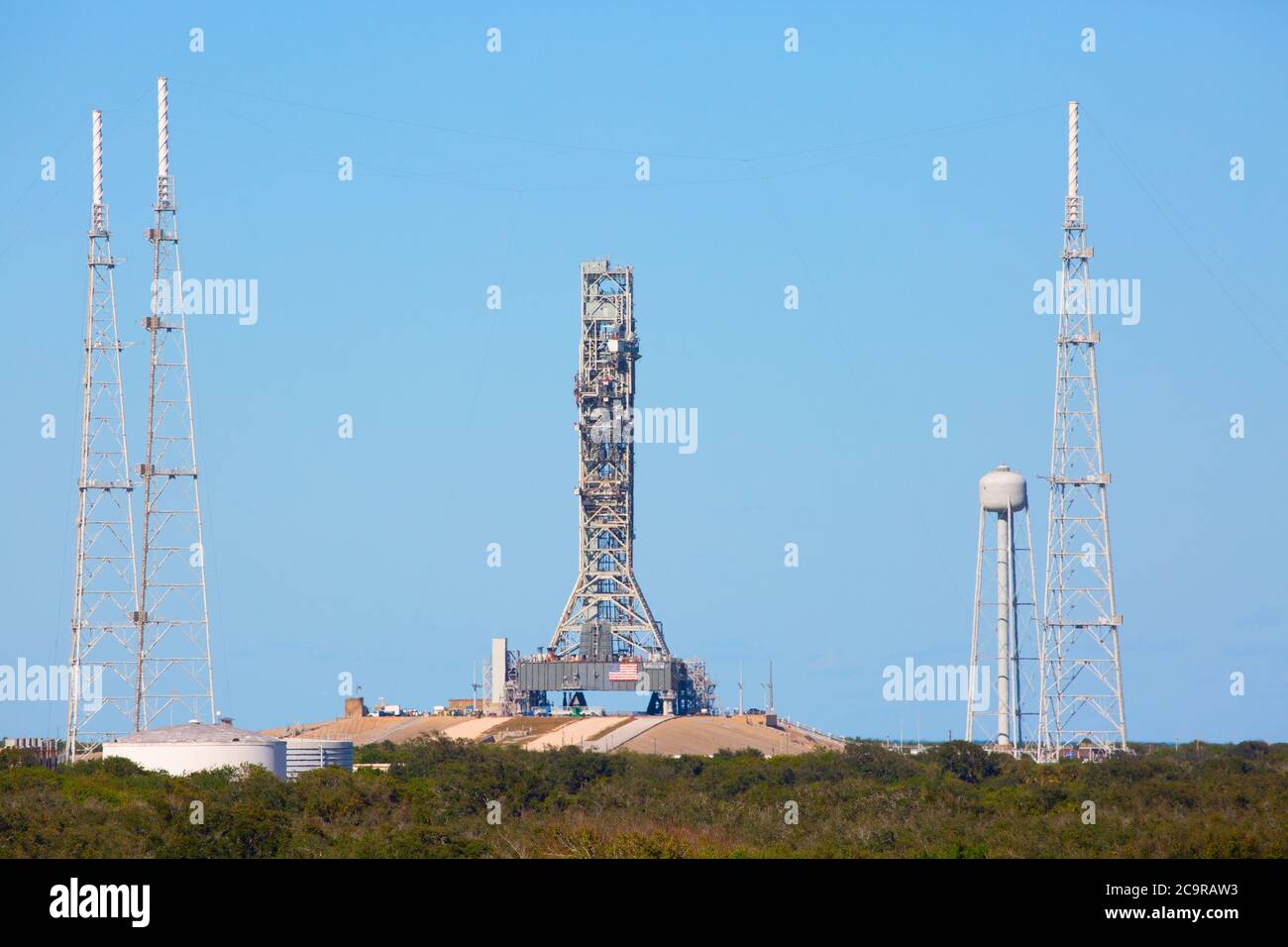 KENNEDY SPACE CENTER, FLORIDA, USA - 2. DEZEMBER 2019: NASA Launch Site LC-39B am Kennedy Space Center. Der LC-39B wird von der NASA für verschiedene Projekte eingesetzt Stockfoto