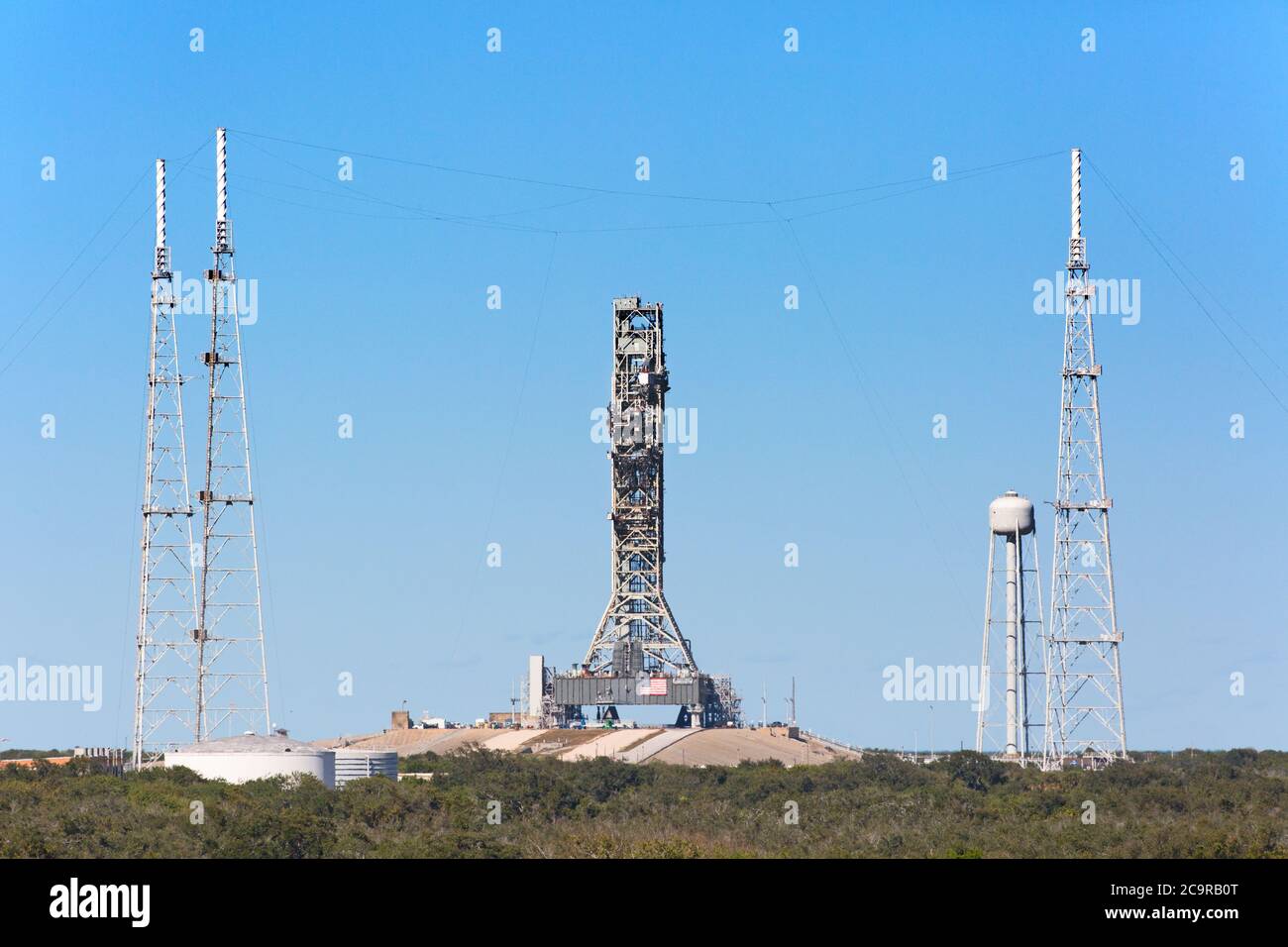 KENNEDY SPACE CENTER, FLORIDA, USA - 2. DEZEMBER 2019: NASA Launch Site LC-39B am Kennedy Space Center. Der LC-39B wird von der NASA für verschiedene Projekte eingesetzt Stockfoto