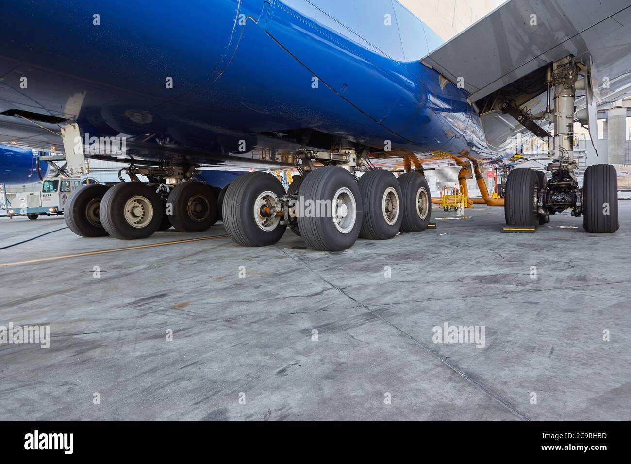 Das Fahrwerk (Landing Gear) eines Airbus A380 von British Airways am Boden des San Francisco International Airport, Kalifornien, USA. Stockfoto