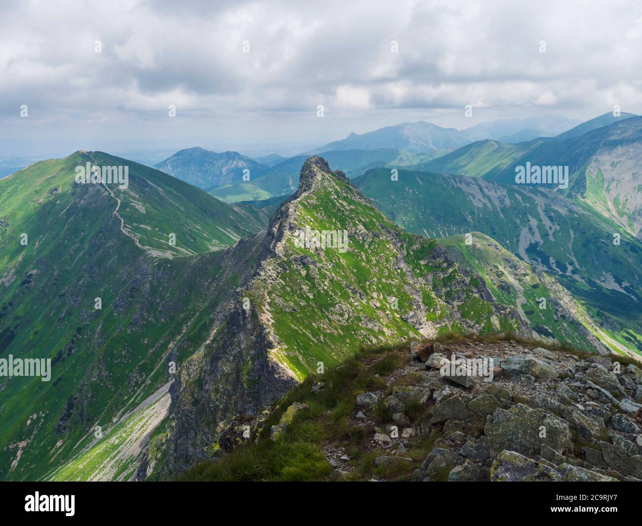 Osty Rohac Blick vom Ostry Rohac Gipfel auf die westliche Tatra oder Rohace ...