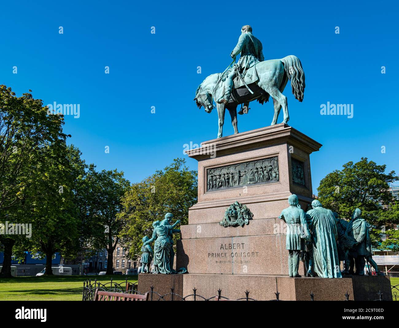 Prinz Albert bronzene Reiterstatue von Sir John Steell, Charlotte Square Gardens, Edinburgh, Schottland, Großbritannien Stockfoto