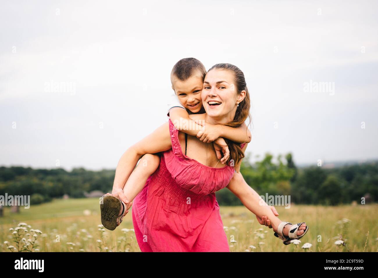 Mutter hat kind mit sohn